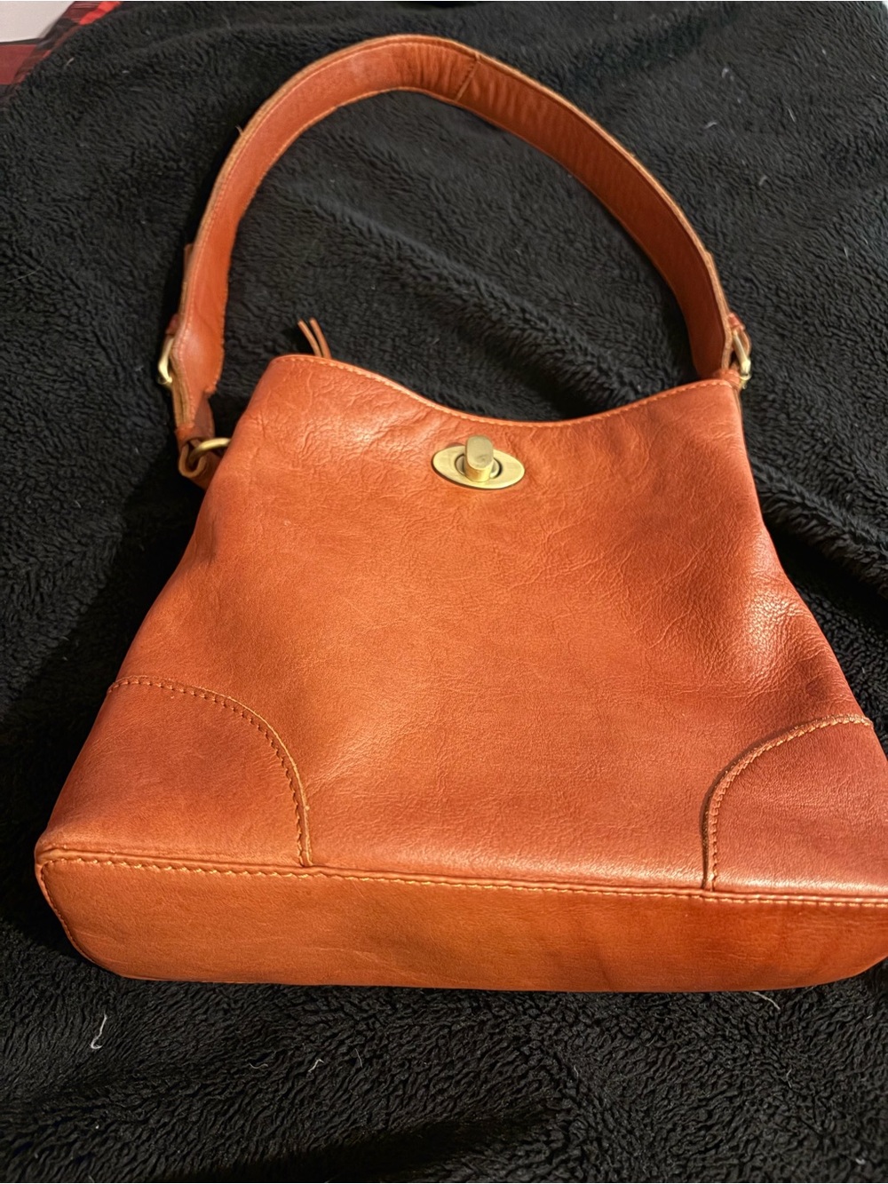 Classic Tan Leather Shoulder Bag with Turn-Lock Closure